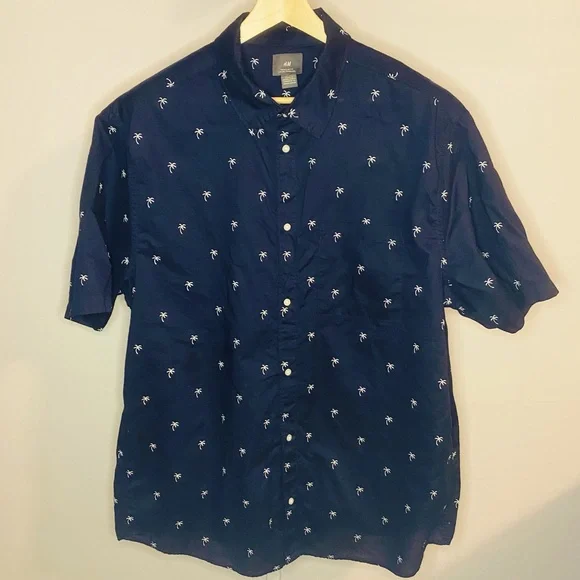 H&M Navy with Palm Trees Men's short sleeve button up shirt - Picture 2 of 7